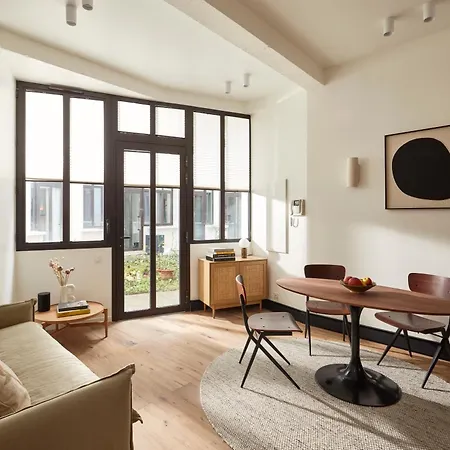 Cosy 1br With Outside Space Near Canal Saint Martin Parigi